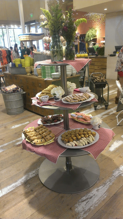 Walking with Cake: Anthropologie Brunch Display