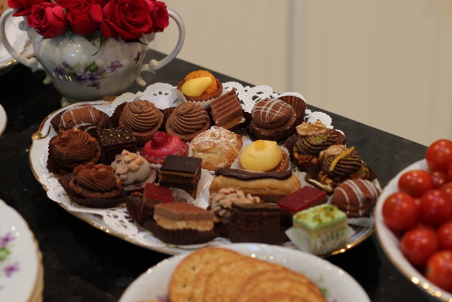 Walking with Cake: Petits fours by La Pâtisserie