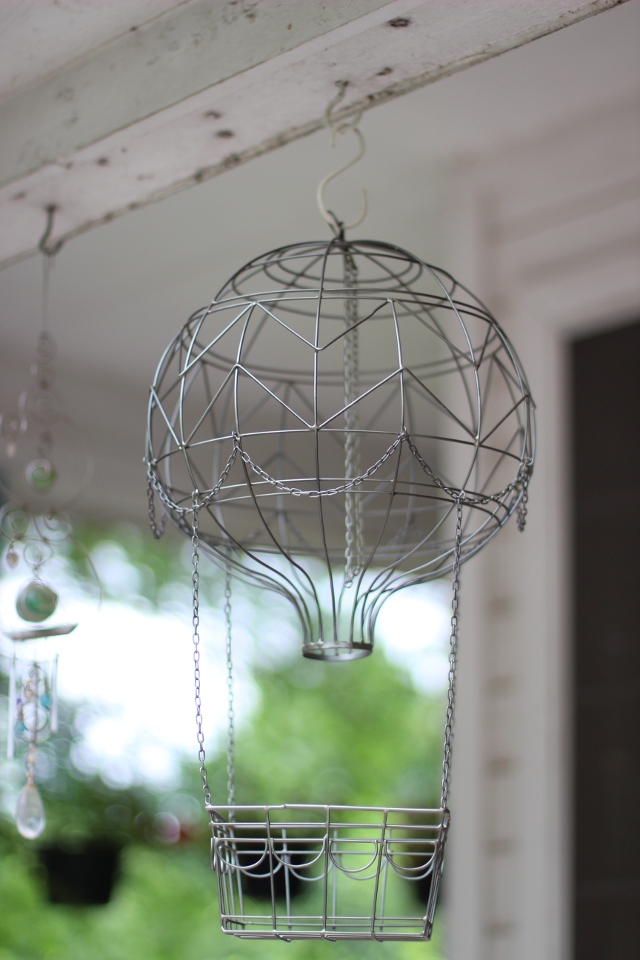 Walking with Cake: Hanging hot air balloon