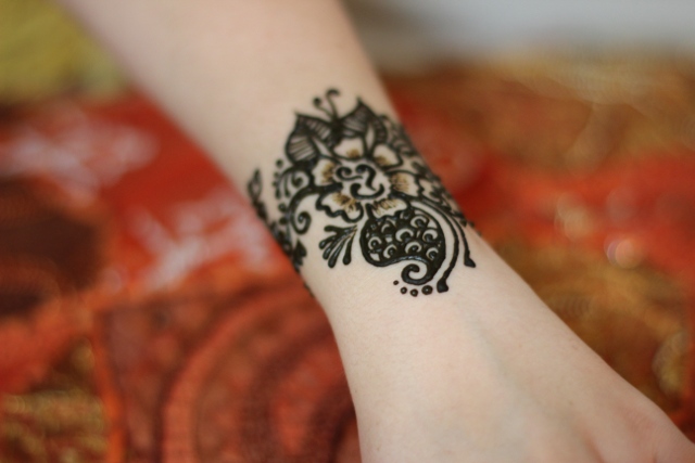 Walking with Cake: Henna tattoo