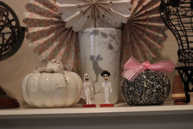Walking with Cake: Fall mantel detail