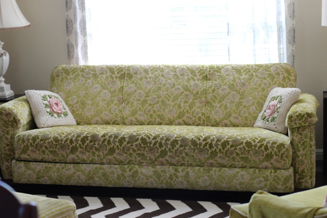 Walking with Cake: Nonnie's floral couch