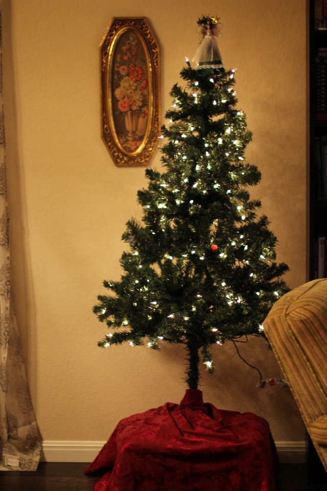 Walking with Cake: Our little Christmas tree