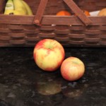 (Honeycrisp apples. The organic apple is on the right.)