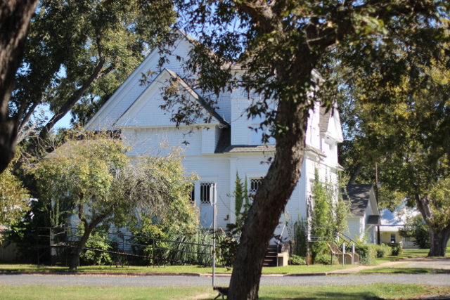 Walking with Cake: Old Smithville church