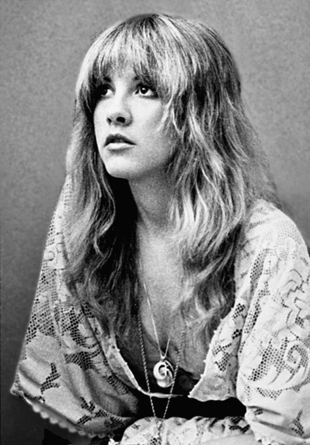 Walking with Cake: Stevie_Nicks_-_1977 via Wikipedia