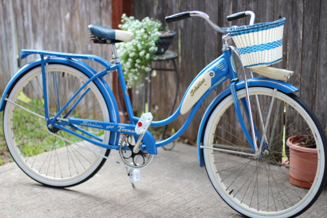 Walking with Cake: My Vintage Schwinn Bike