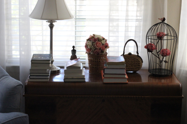 Walking with Cake: My reading nook