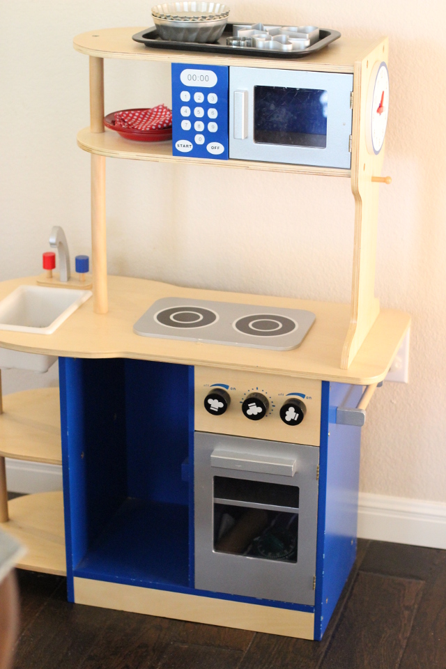 Walking with Cake: Wooden Play Kitchen